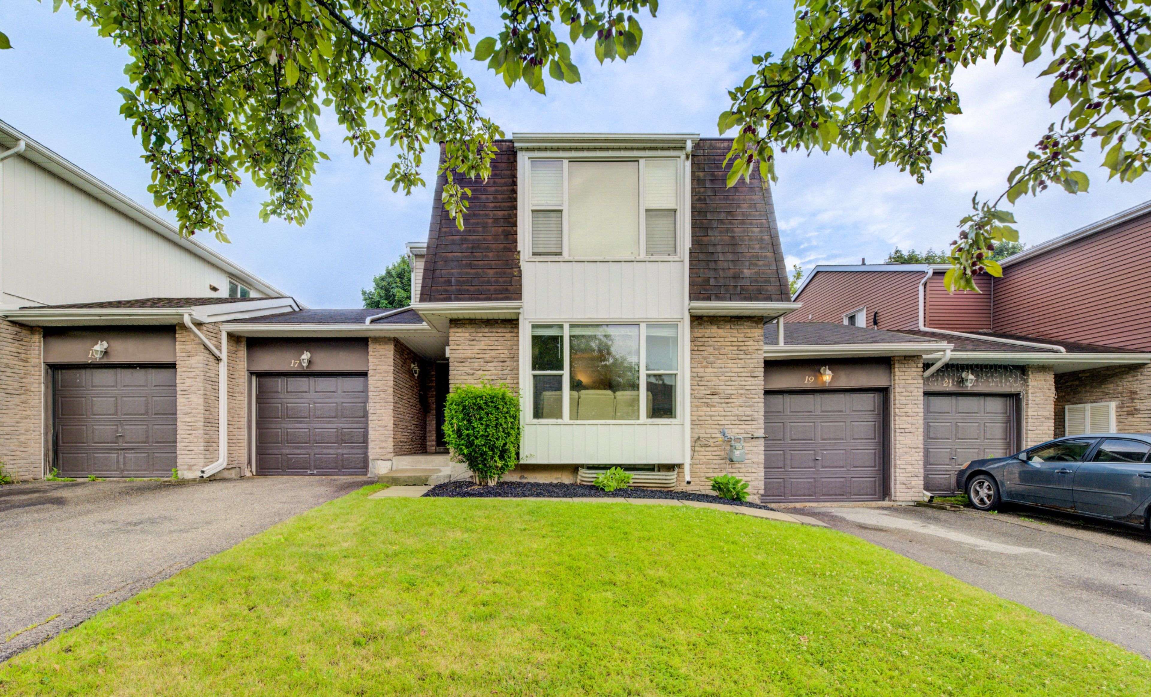 19 Hillbrook CRES, Kitchener, ON N2N 1J4