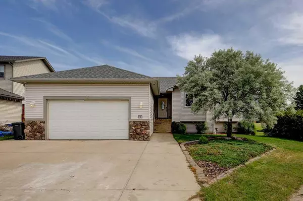 35 Collins CRES, Crossfield, AB T0M 0S0