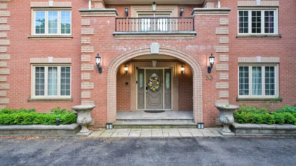 Richmond Hill, ON L4C 9P1,33 Oatlands CRES