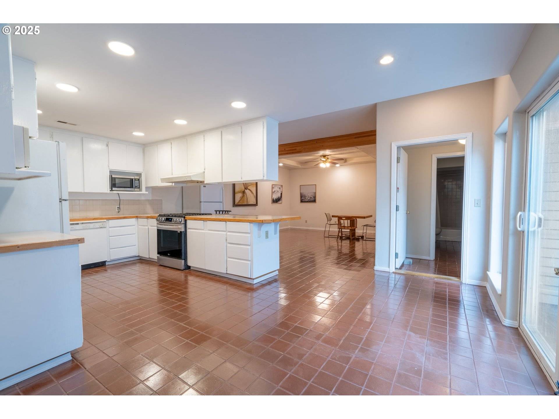 Portland, OR 97220,10406 NE FARGO ST