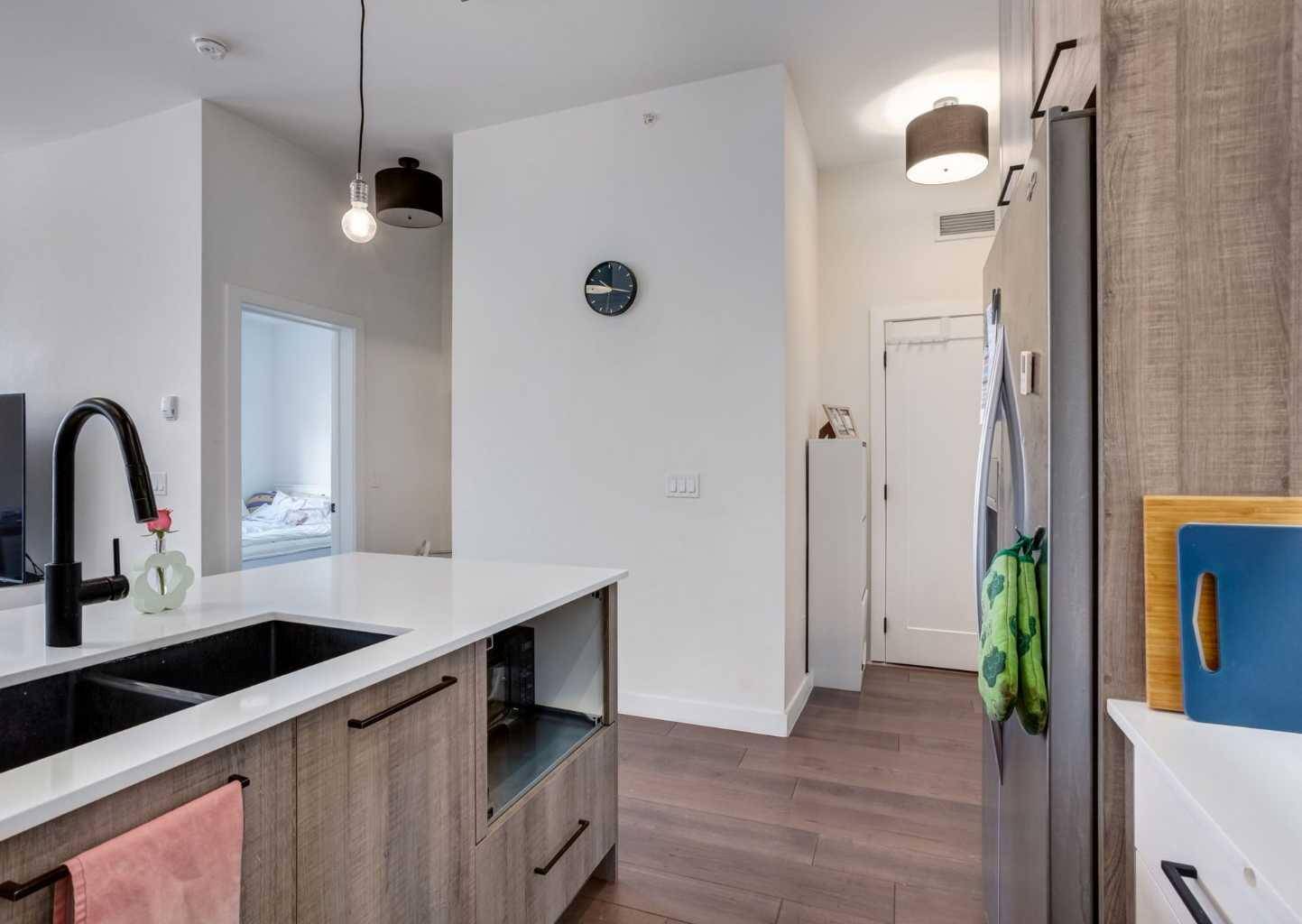 Calgary, AB T3E 8A5,2702 17 AVE SW #408