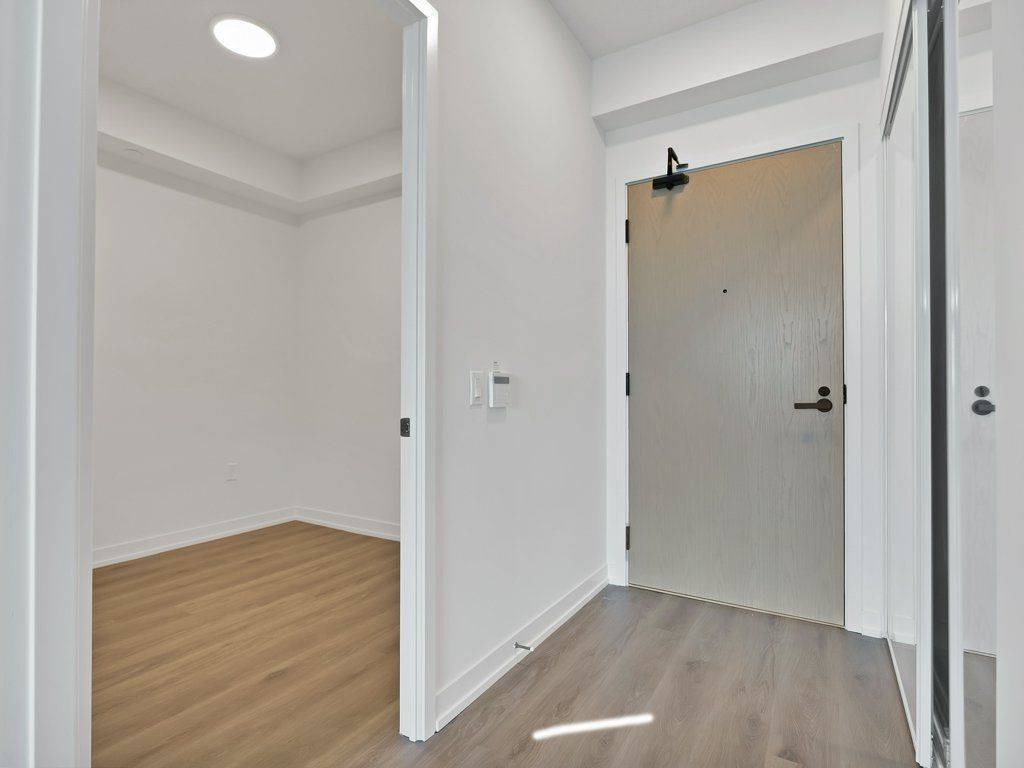 Vaughan, ON L4K 0R1,225 Commerce ST #5305