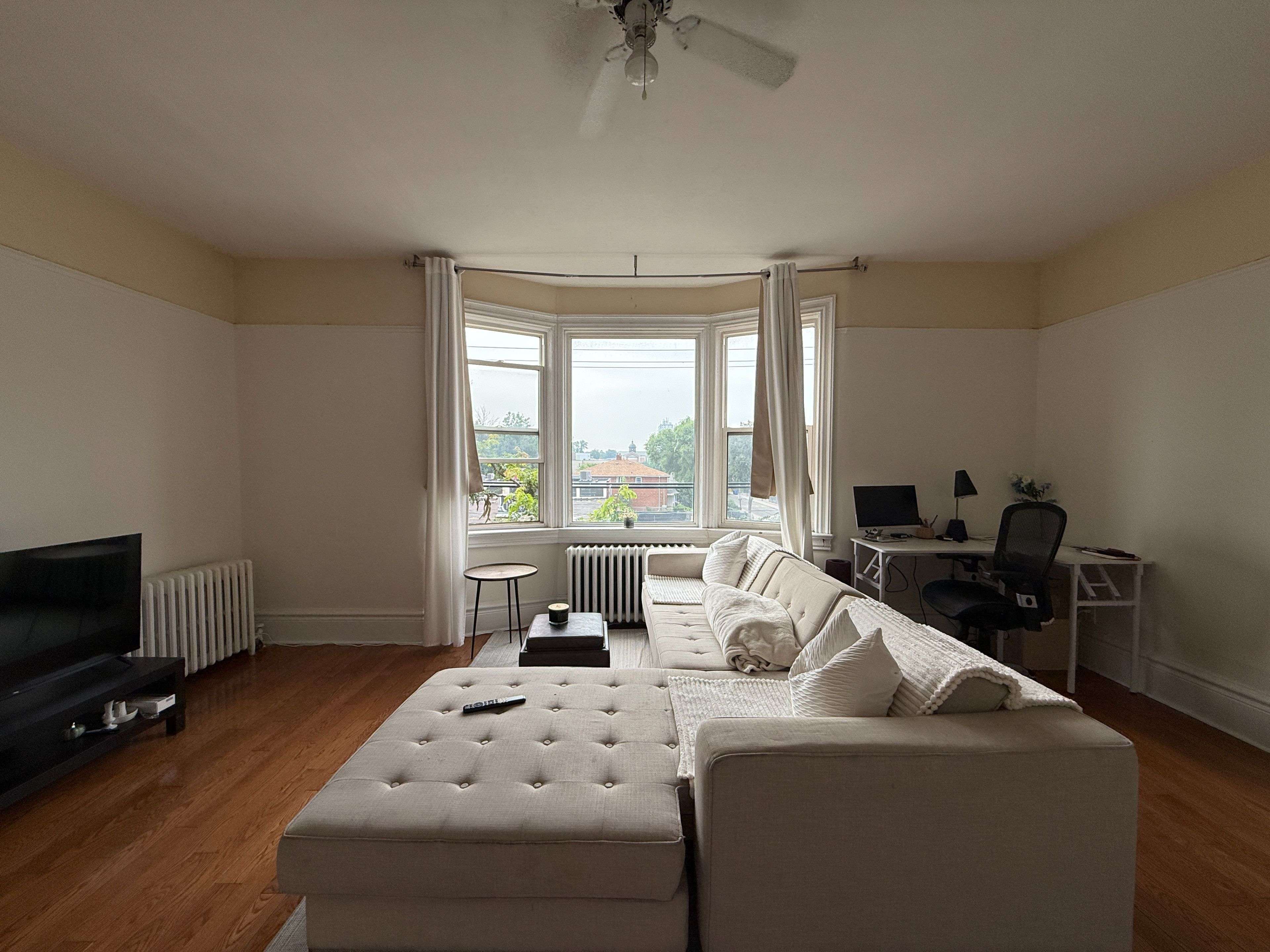Toronto W01, ON M6K 1M2,1436 Queen ST W #3rd floor