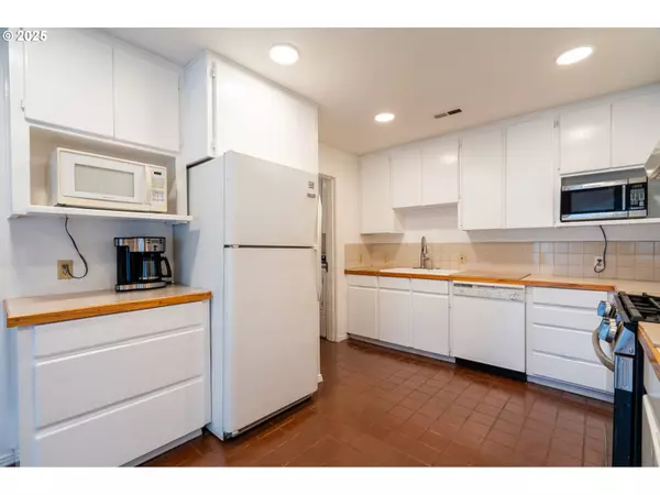 Portland, OR 97220,10406 NE FARGO ST