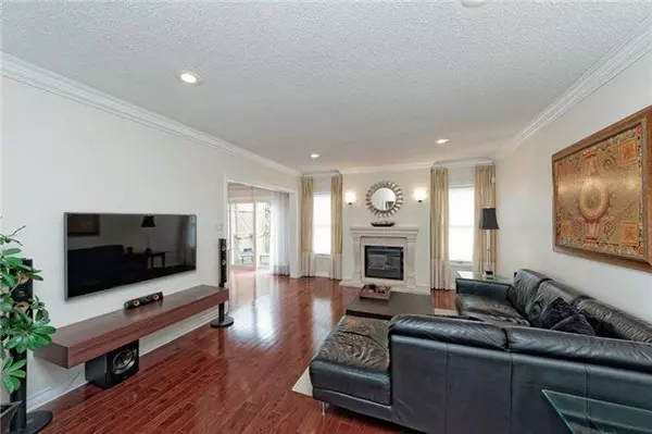 Richmond Hill, ON L4B 2J3,22 Hillholm BLVD