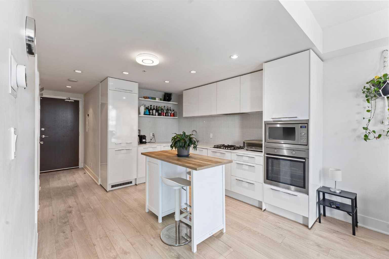 901 10 AVE Southwest #1603, Calgary, AB T2R 0B5