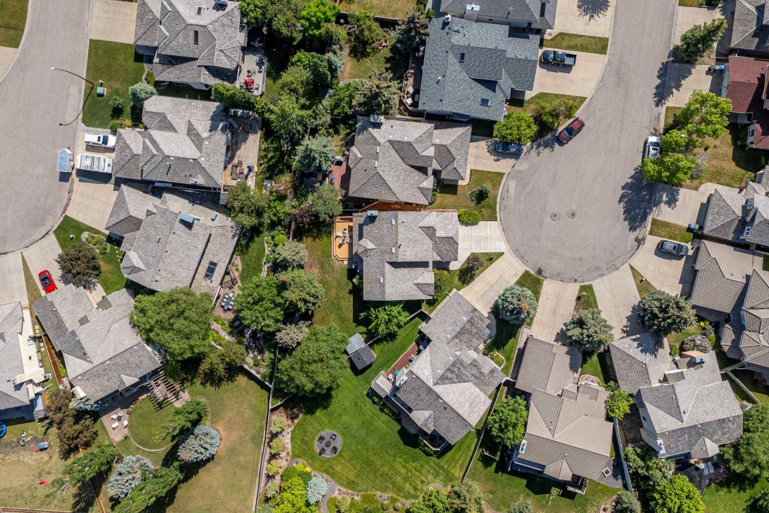 Calgary, AB T2W 6A9,317 Woodbriar PL SW