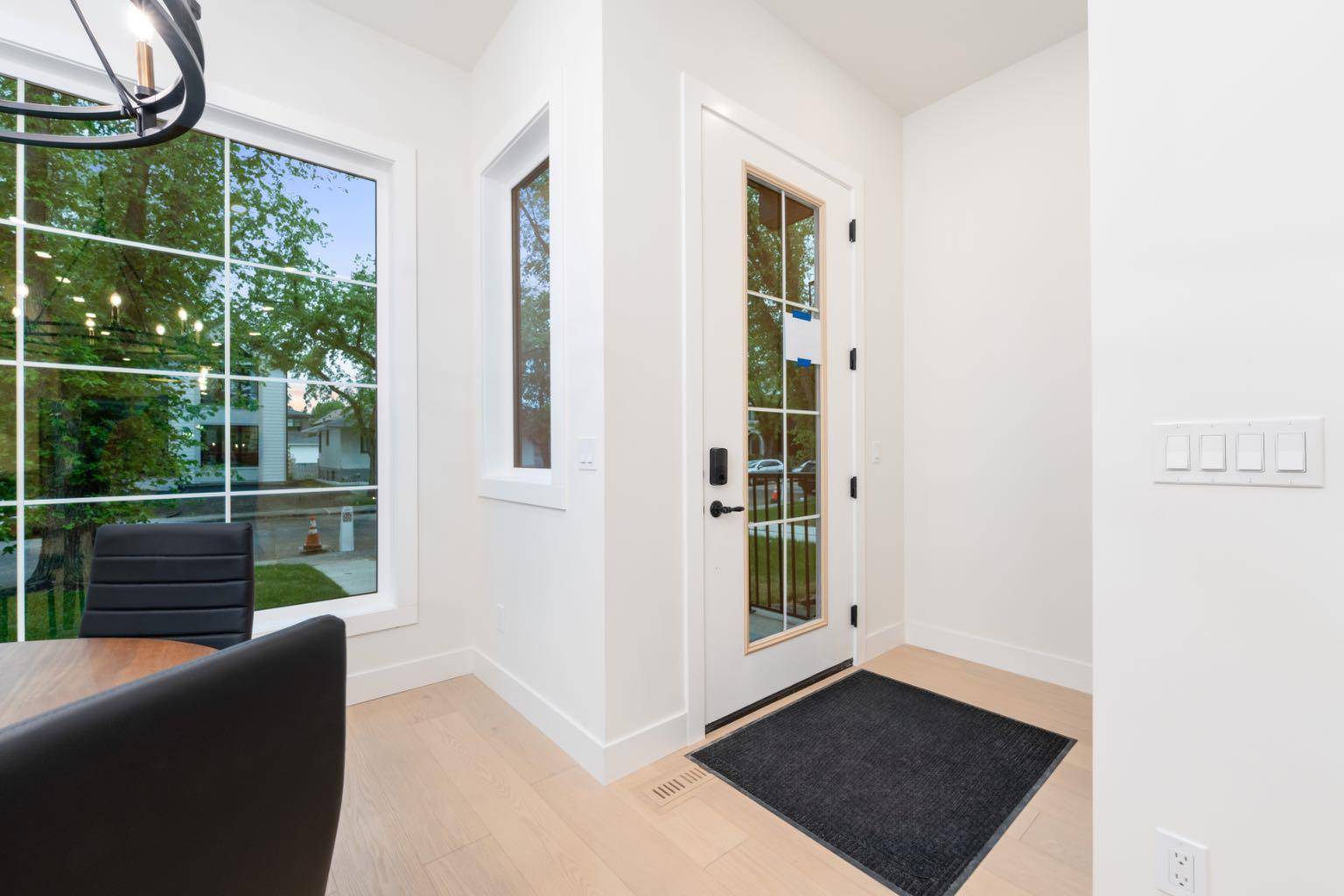 Calgary, AB T2N0P4,2522 4 AVE NW