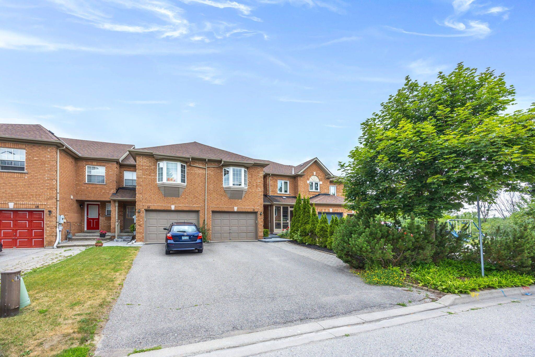 Aurora, ON L4G 7L4,22 HAWTIN LN