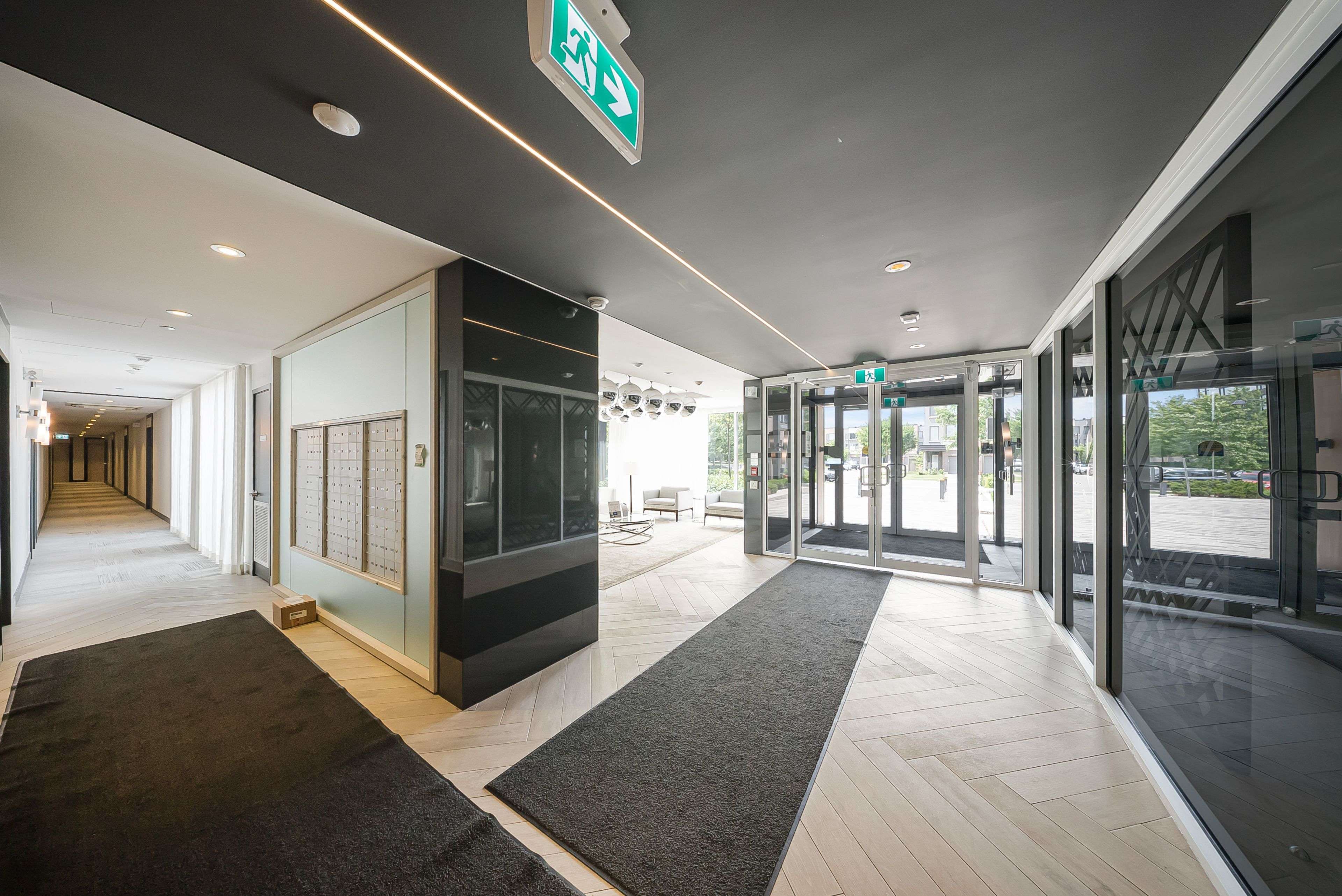 Oakville, ON L6W 0W5,168 SABINA DR #214