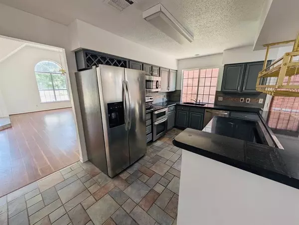 Irving, TX 75063,309 Red River Trail