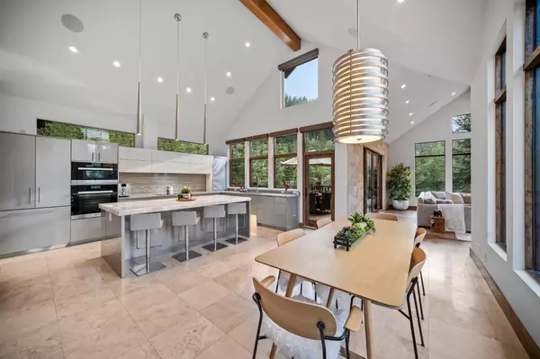 Canmore, AB T1W 3J9,118 Cairns LNDG