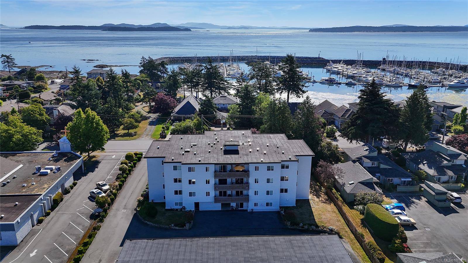 10016 Third St #306, Sidney, BC V8L 3B3