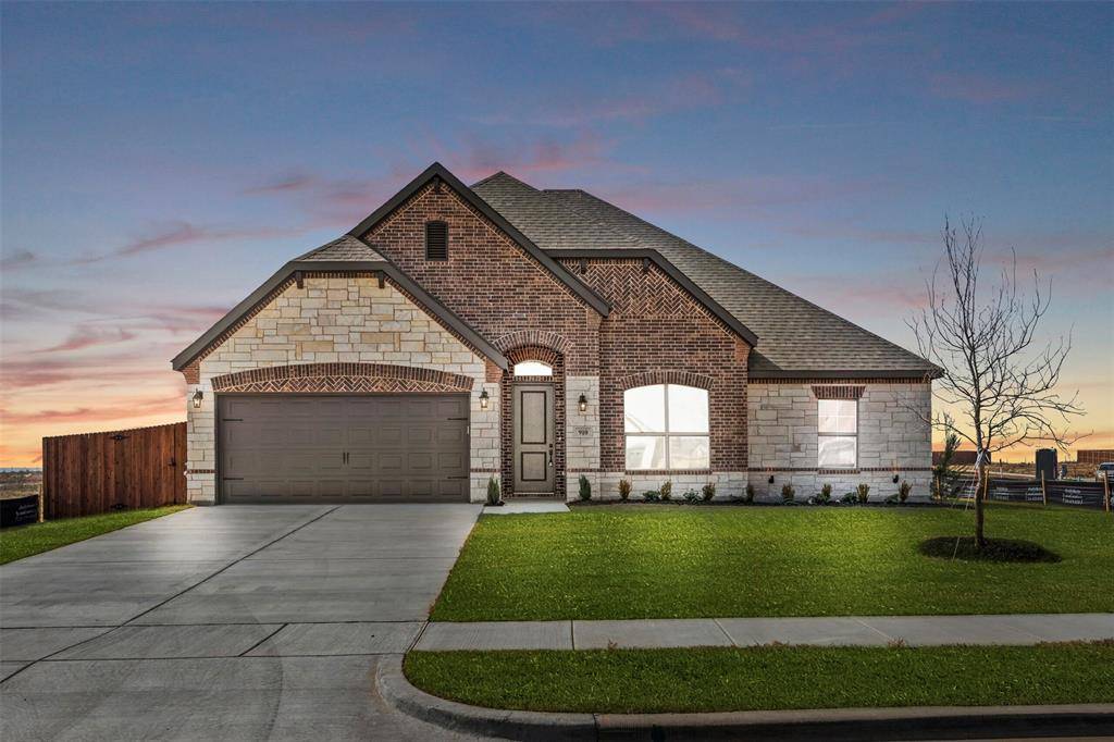 Cleburne, TX 76033,910 Golden Meadow