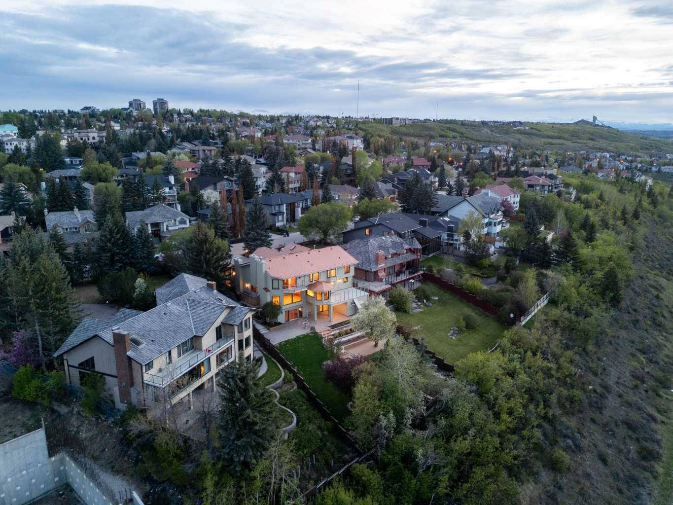 Calgary, AB T3H 2B7,38 Patterson DR SW