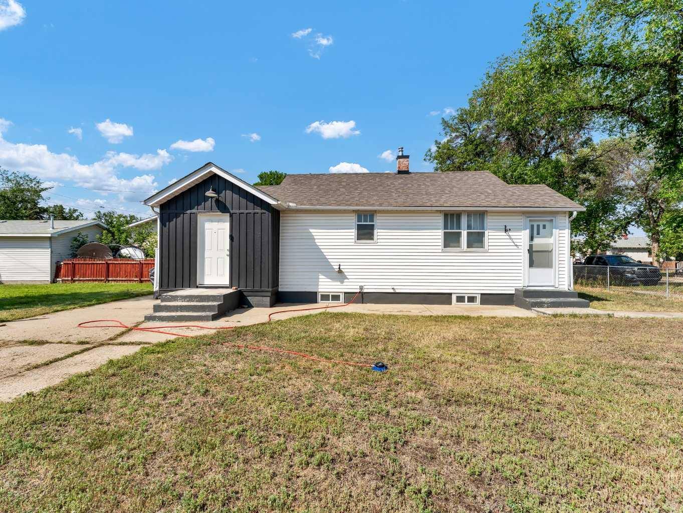 857B 3 ST SE, Medicine Hat, AB T1A0J4