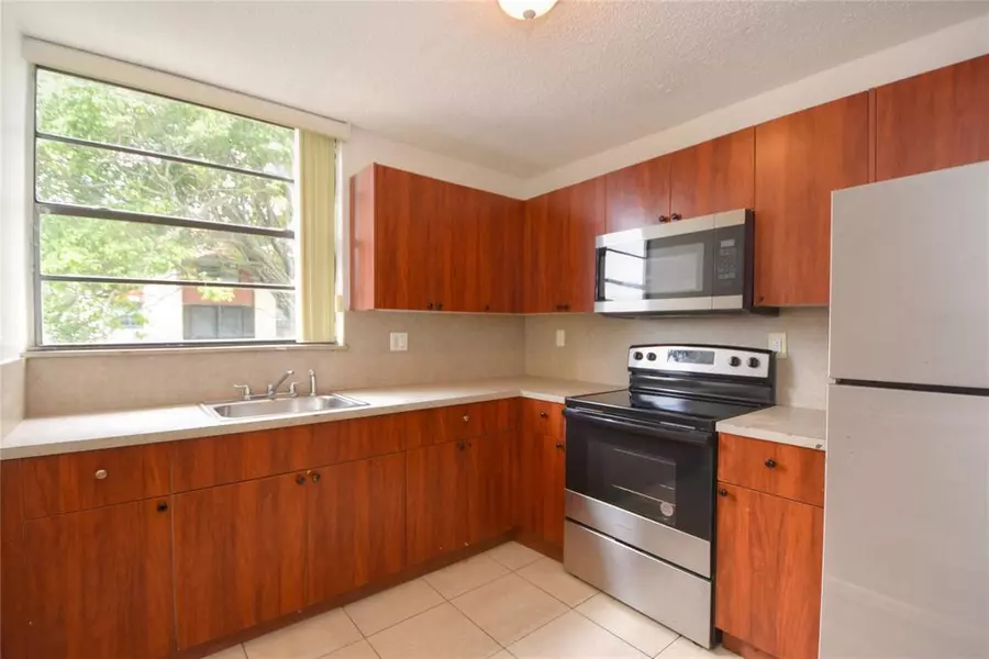 1790 NW 55th Ave #202, Lauderhill, FL 33313