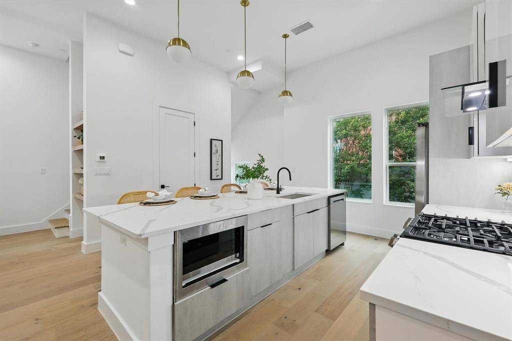 Dallas, TX 75204,4208 Live Oak Street #105
