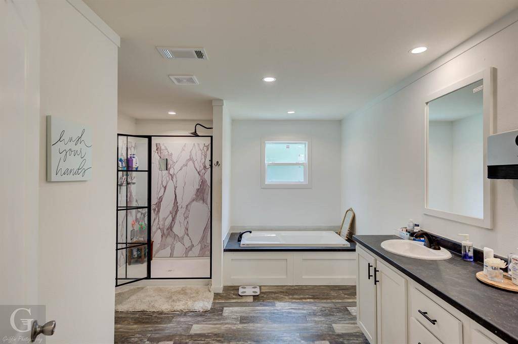 Shreveport, LA 71107,1349 W Hollow Oak Lane