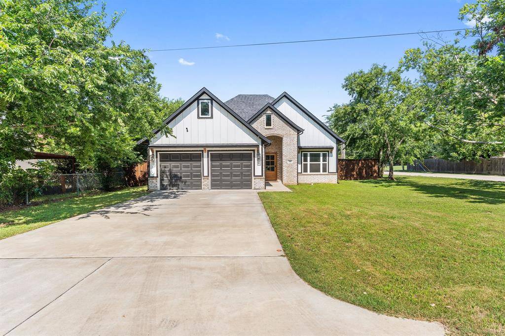300 College Street, Joshua, TX 76058