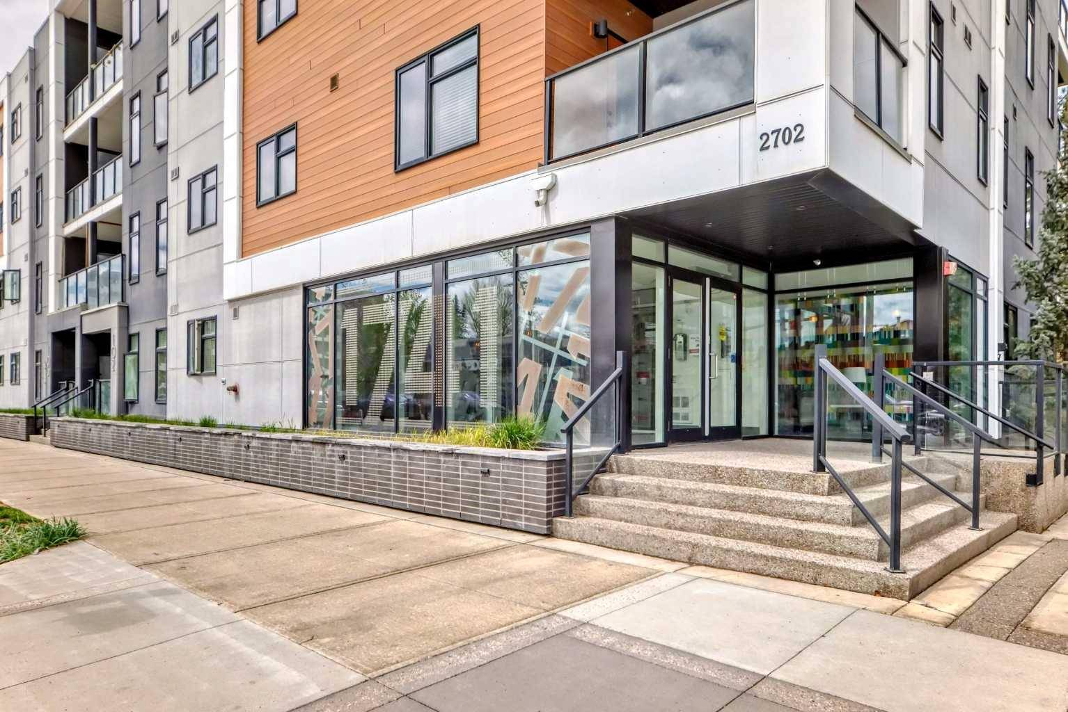 Calgary, AB T3C 1K7,2702 17 AVE SW #113