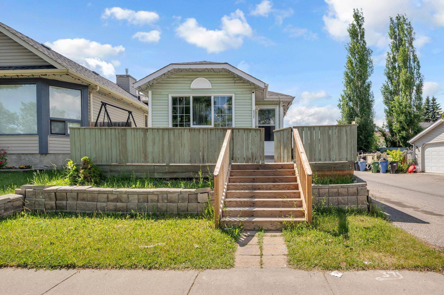 6537 68 ST Northeast, Calgary, AB T3J 2M5