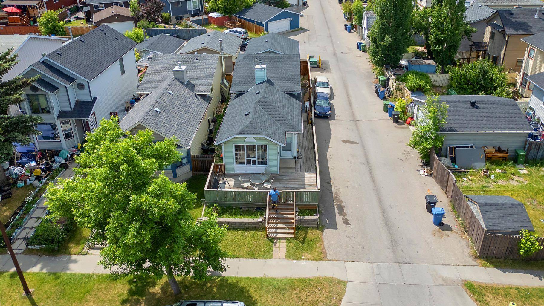 Calgary, AB T3J 2M5,6537 68 ST Northeast