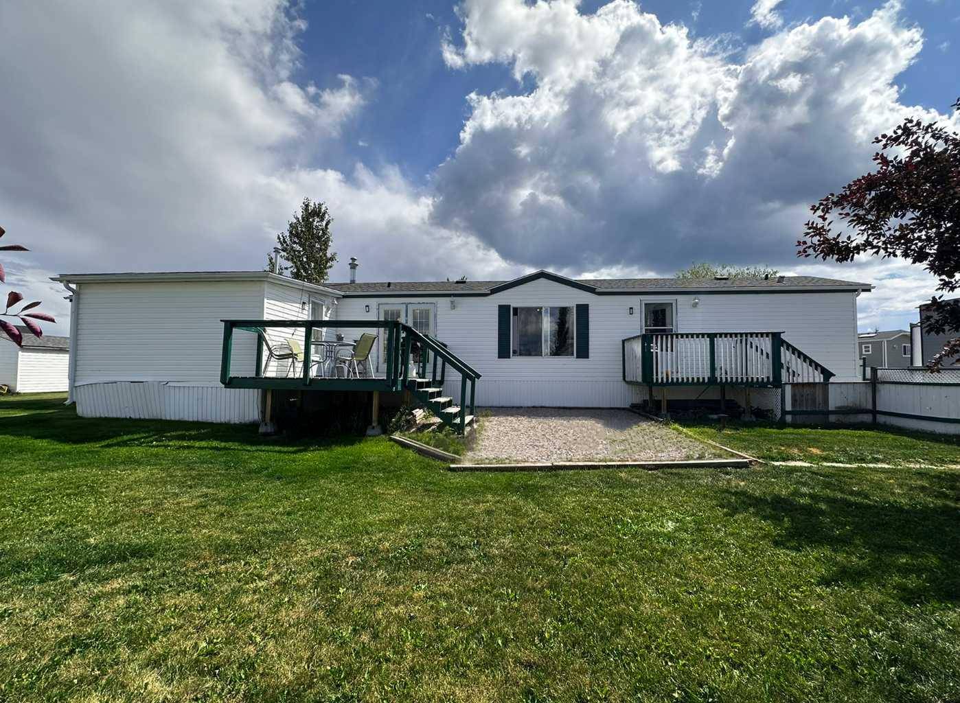 517 9 ST, Fox Creek, AB T0H 1P0