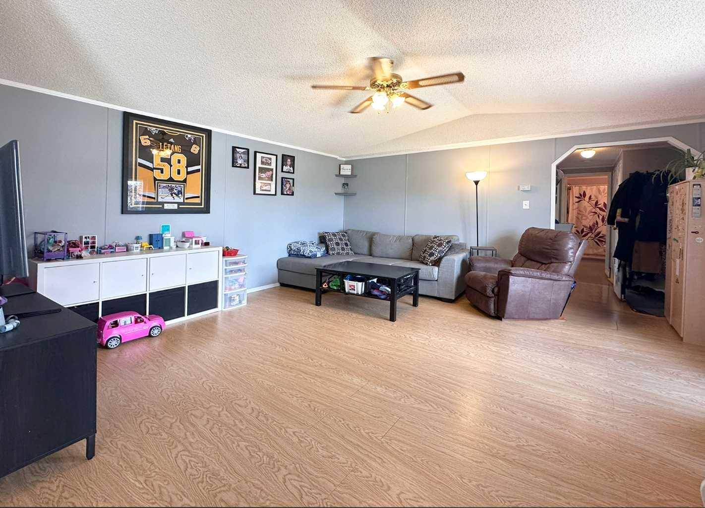 Fox Creek, AB T0H 1P0,517 9 ST