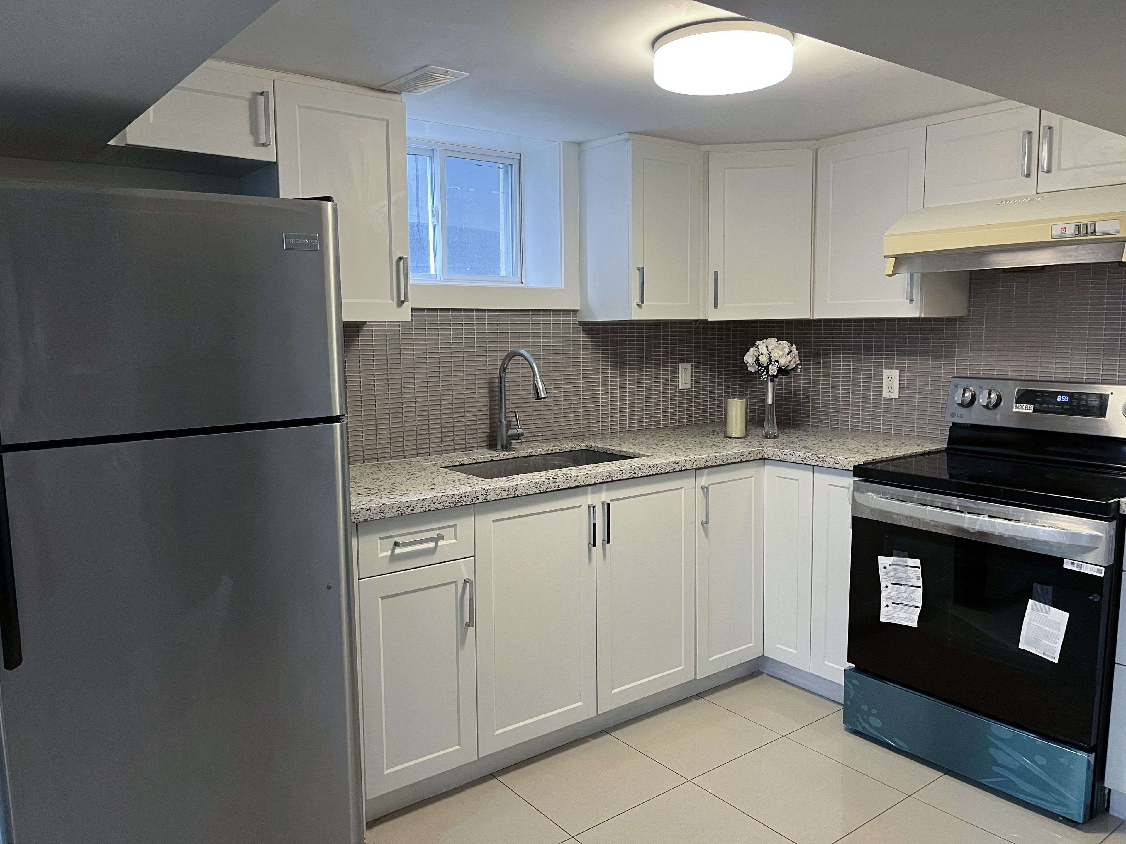 165 Avondale AVE #B2, Toronto C14, ON M2N 2V4