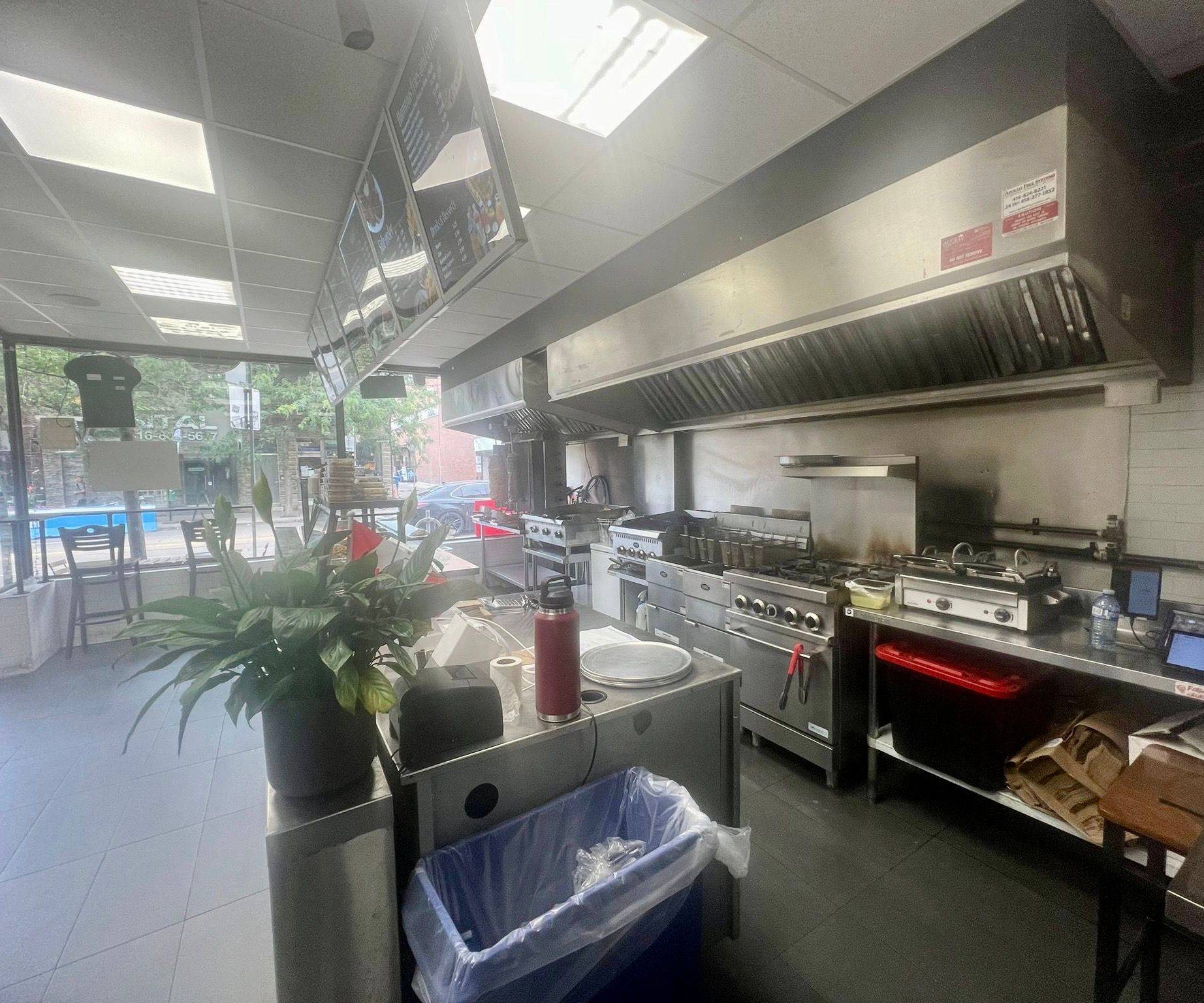 Toronto C01, ON M6J 1T9,761 Dundas ST W