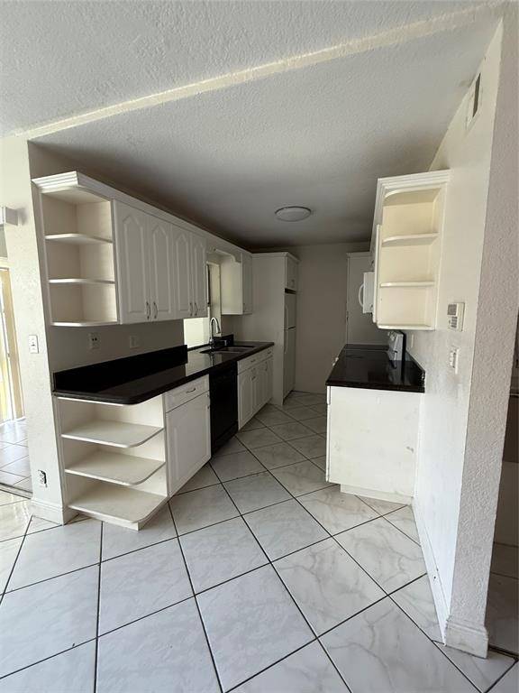 Lauderhill, FL 33313,4221 NW 19th St #276