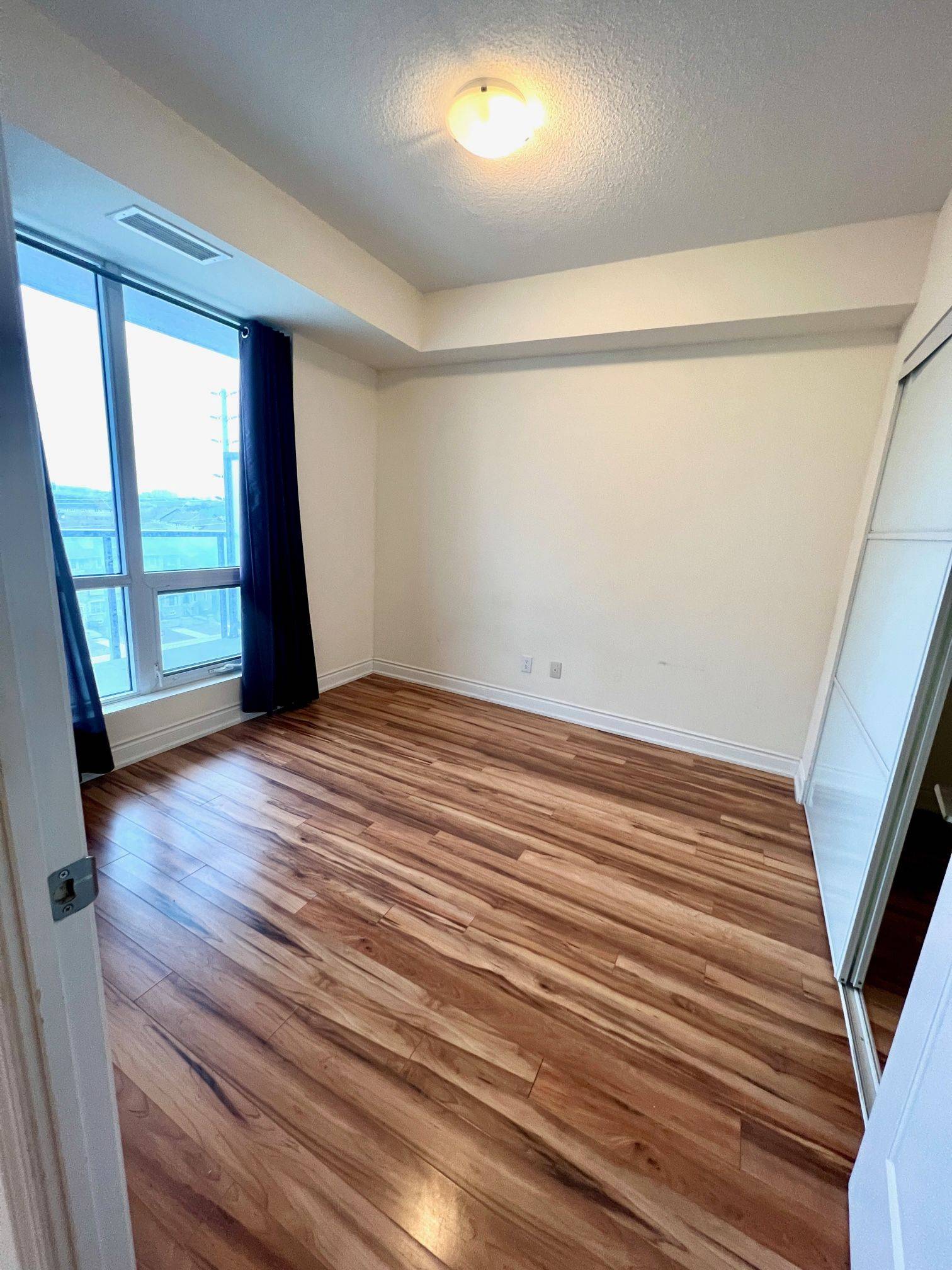 Richmond Hill, ON L4C 0Z1,9090 Yonge ST #606B