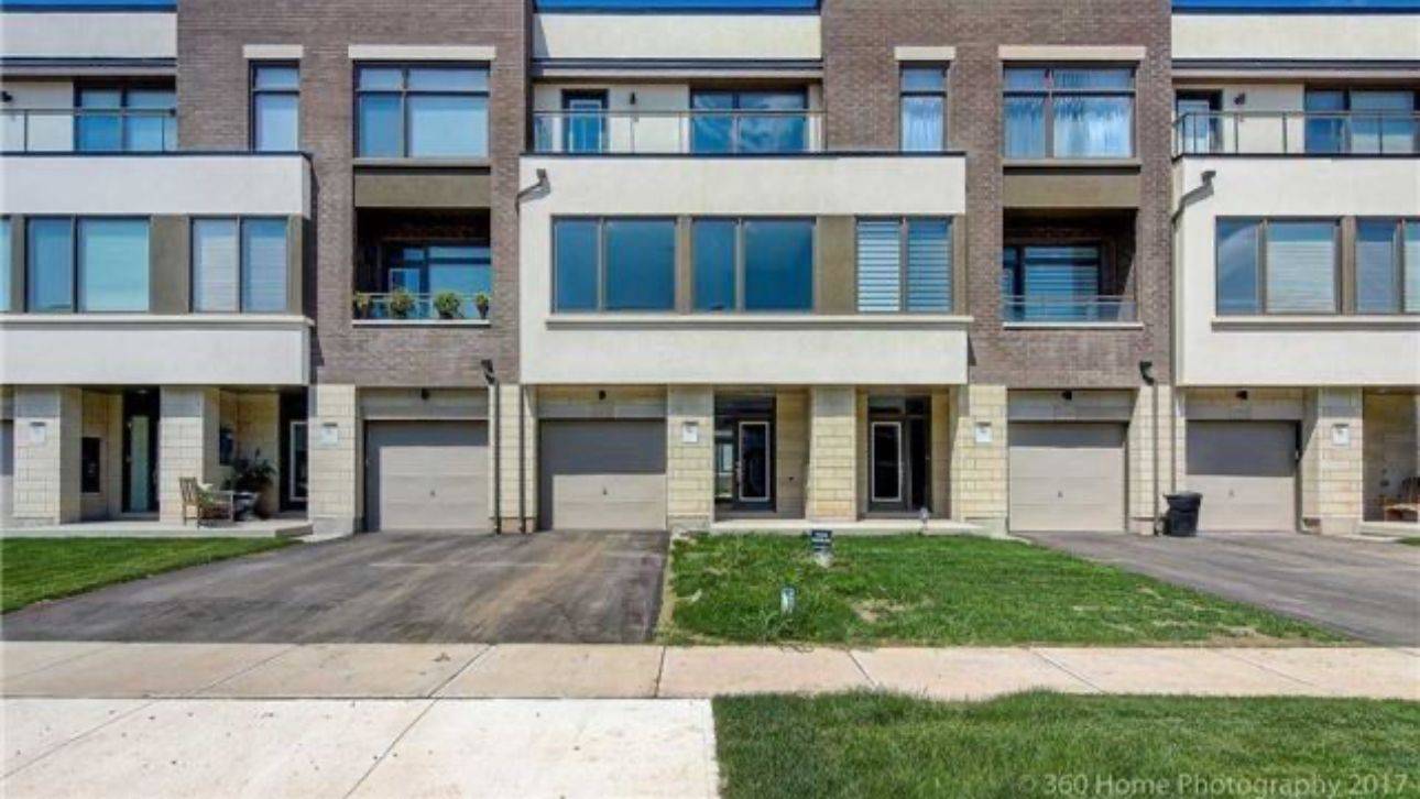 302 Squire CRES, Oakville, ON L6H 0L7