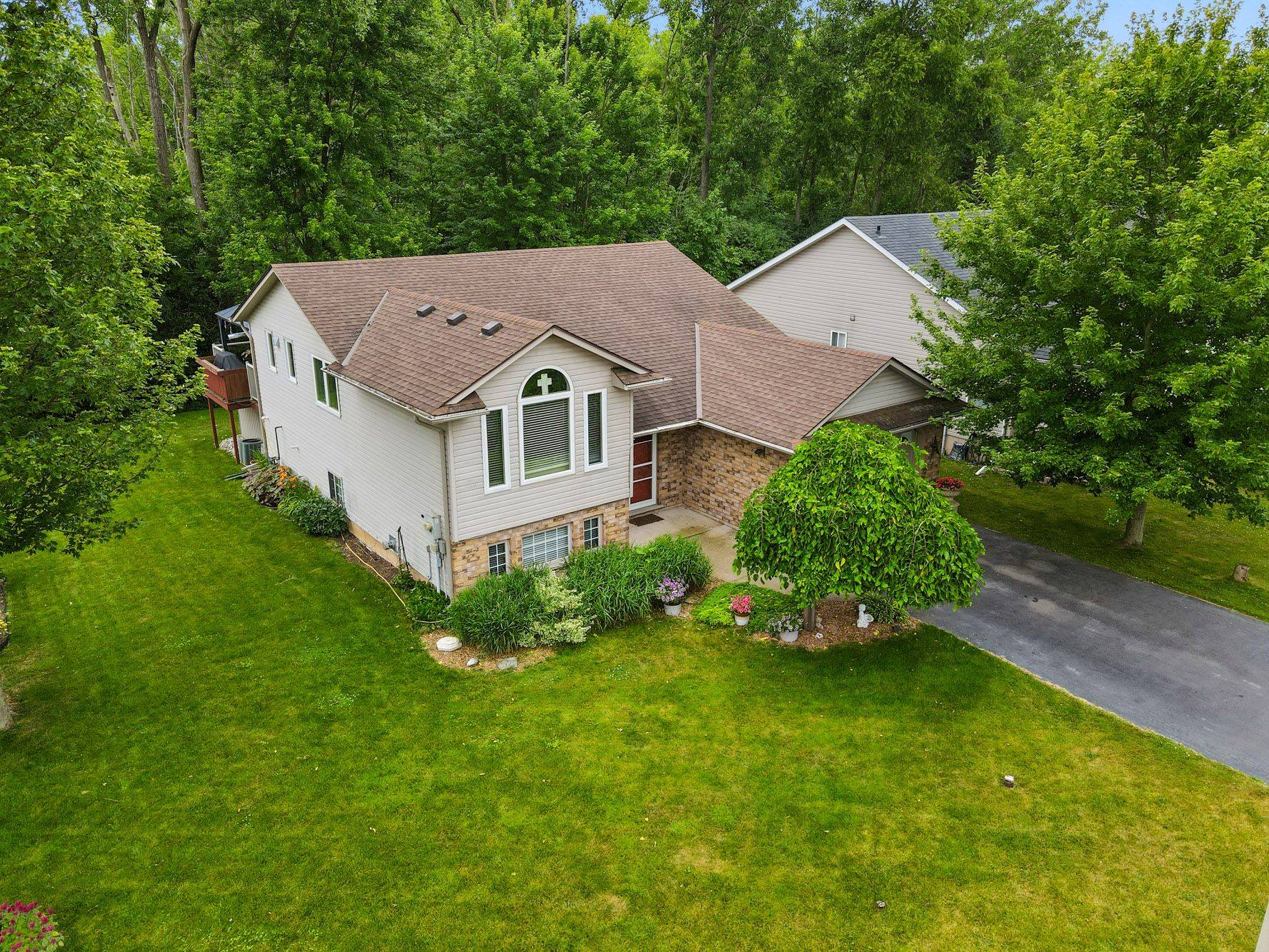 Fort Erie, ON L0S 1N0,7 Rochelle CRES
