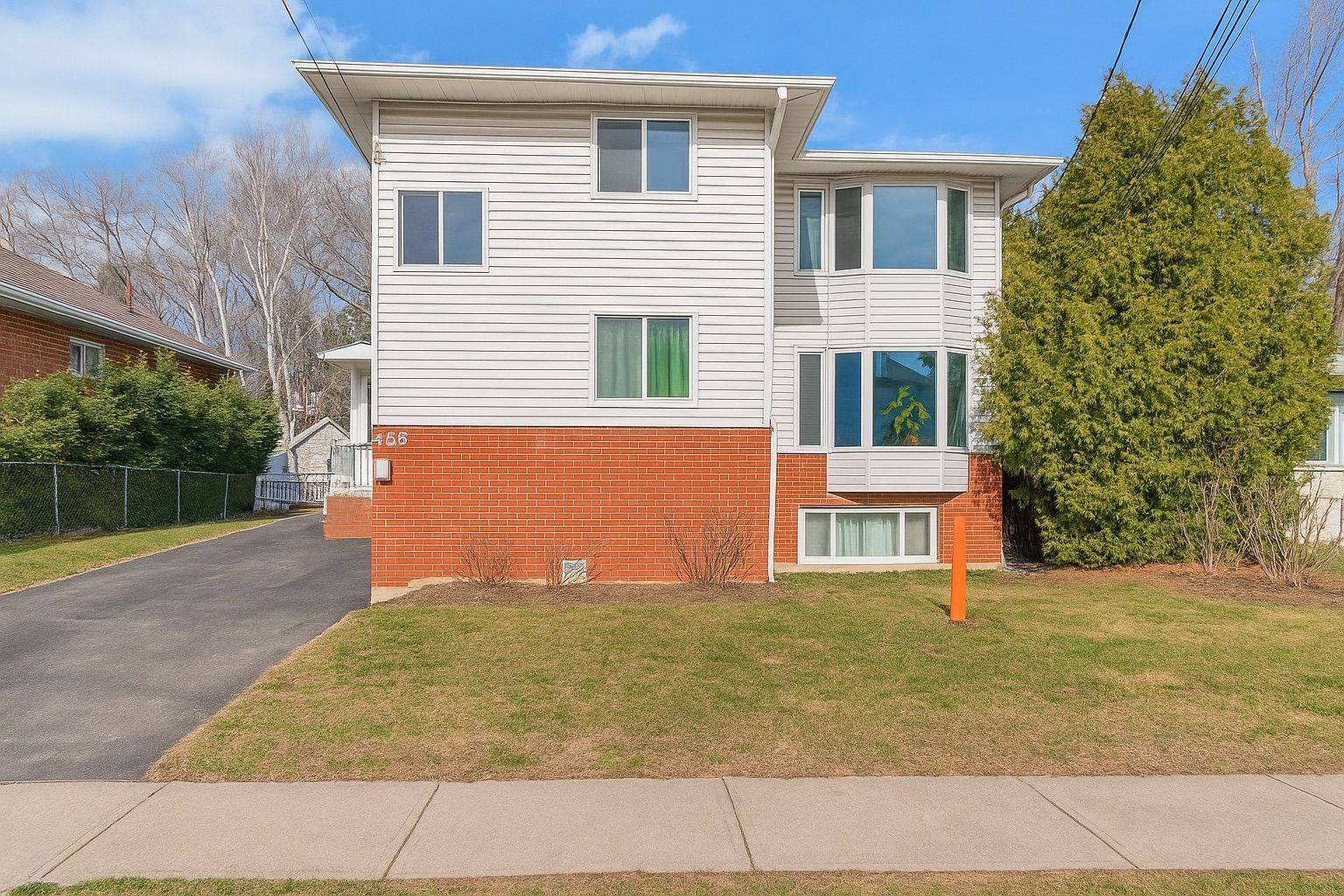 375 St Denis ST, Vanier And Kingsview Park, ON K1L 5H8