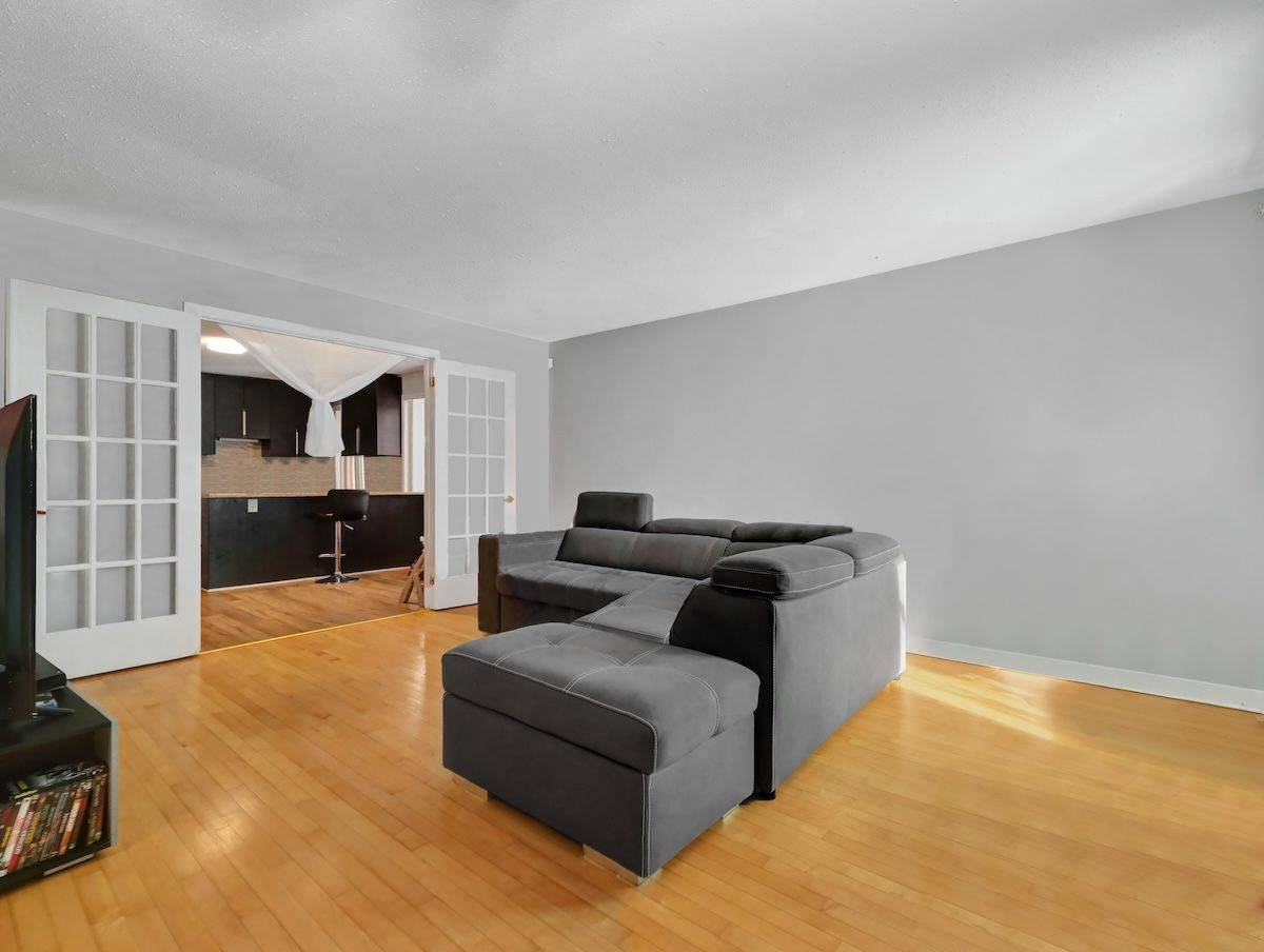 Vanier And Kingsview Park, ON K1L 5H8,375 St Denis ST