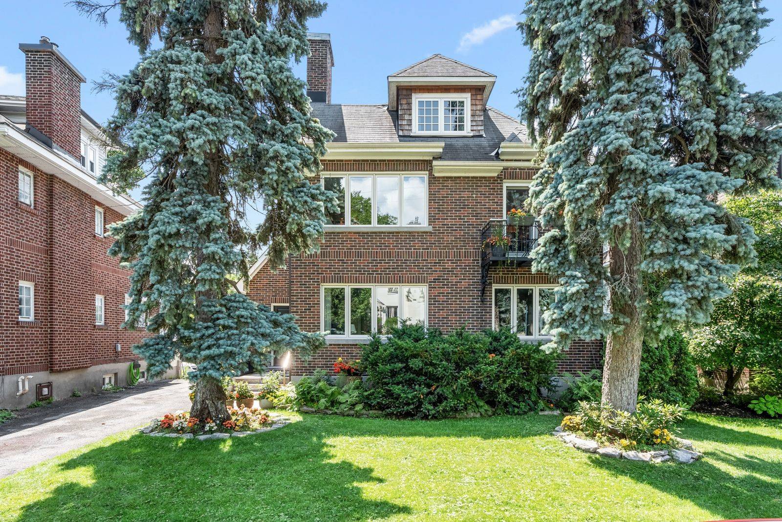 228 Rideau TER, New Edinburgh - Lindenlea, ON K1M 0Z2