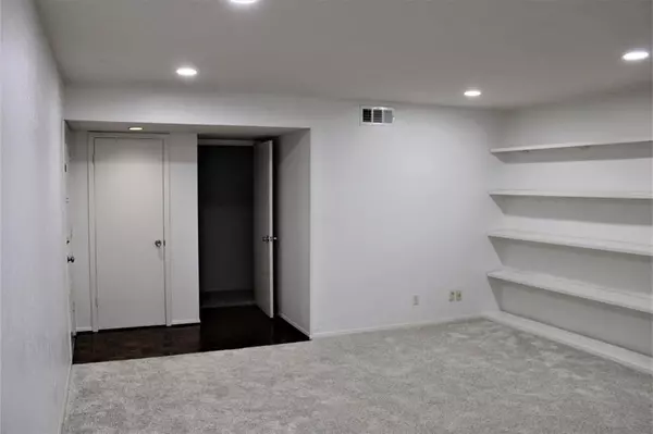 Dallas, TX 75206,6060 Birchbrook Drive #158