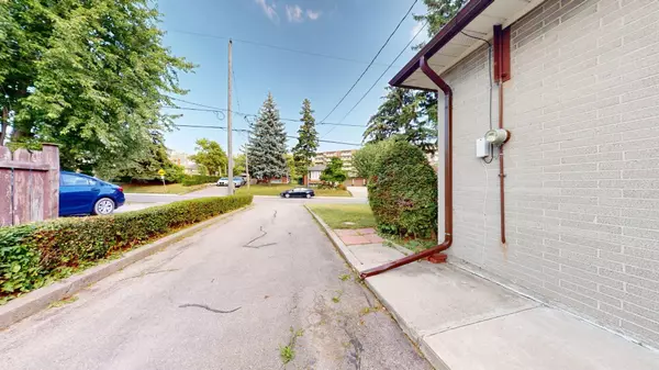 Toronto W04, ON M6L 1G3,124 Wyndale DR