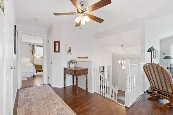 Fort Erie, ON L0S 1N0,7 Rochelle CRES