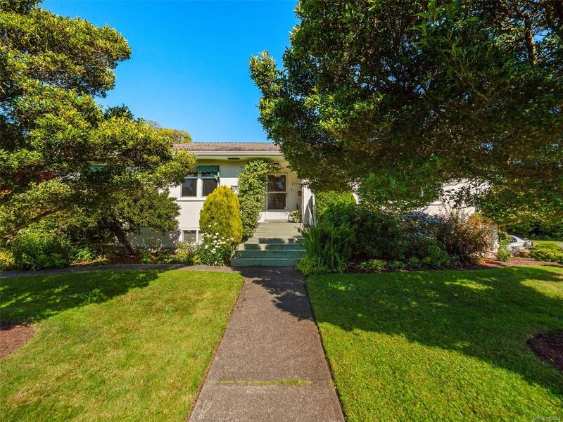 877 Island Rd, Oak Bay, BC V8S 2V1