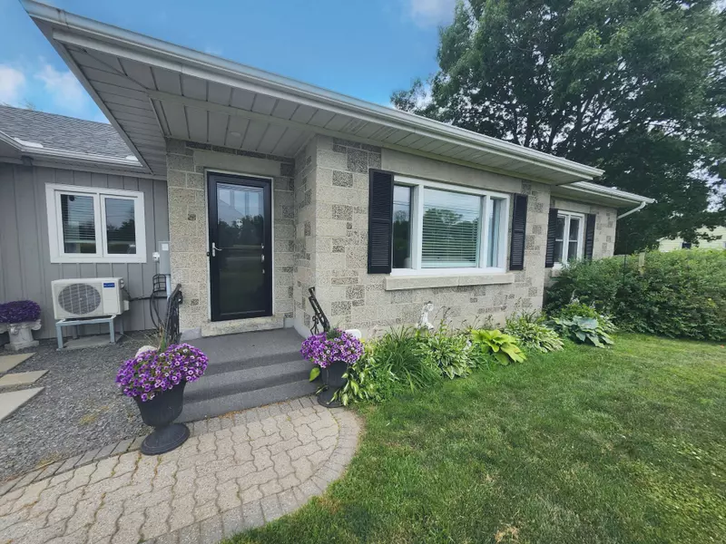 1433 County Rd 2 RD, Augusta, ON K0E 1T0