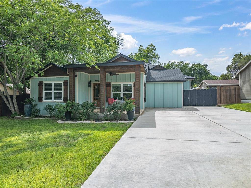 Weatherford, TX 76086,904 S Brazos Street