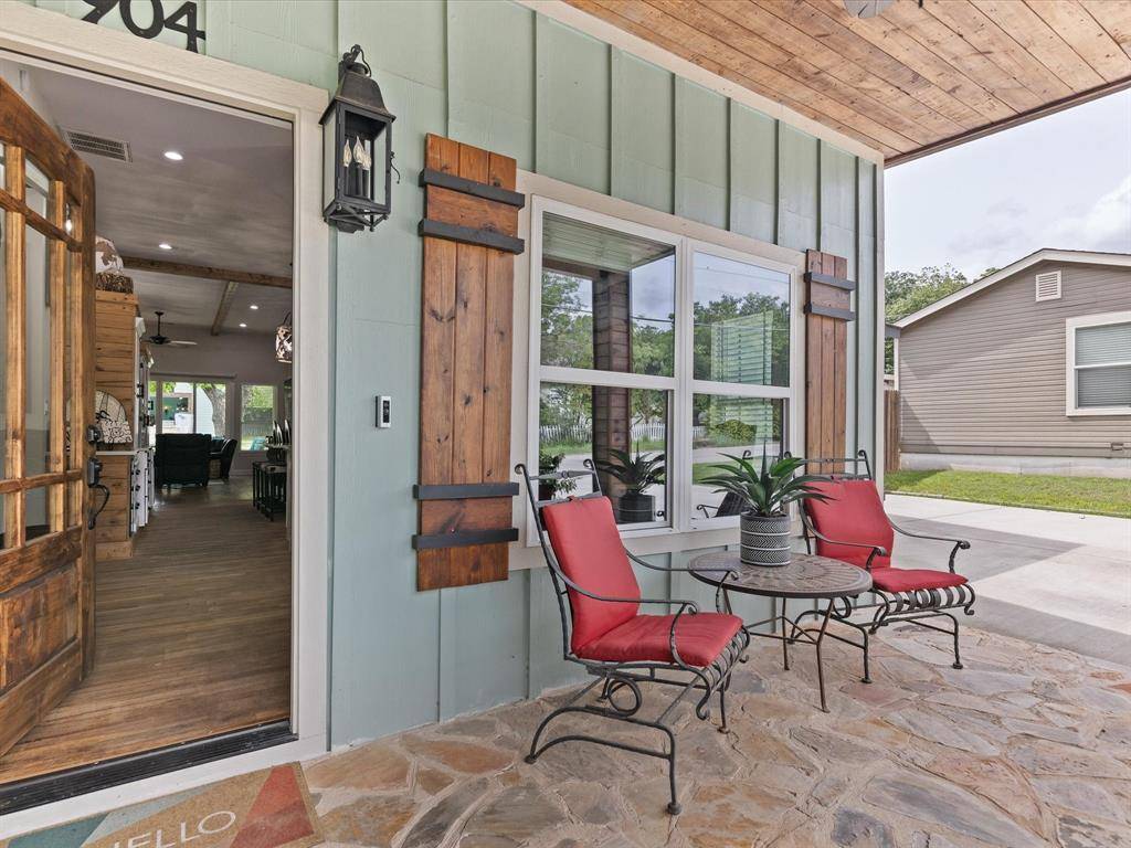 Weatherford, TX 76086,904 S Brazos Street