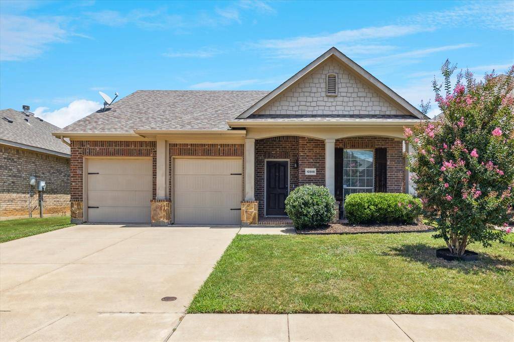 10916 Braemoor Drive, Fort Worth, TX 76052
