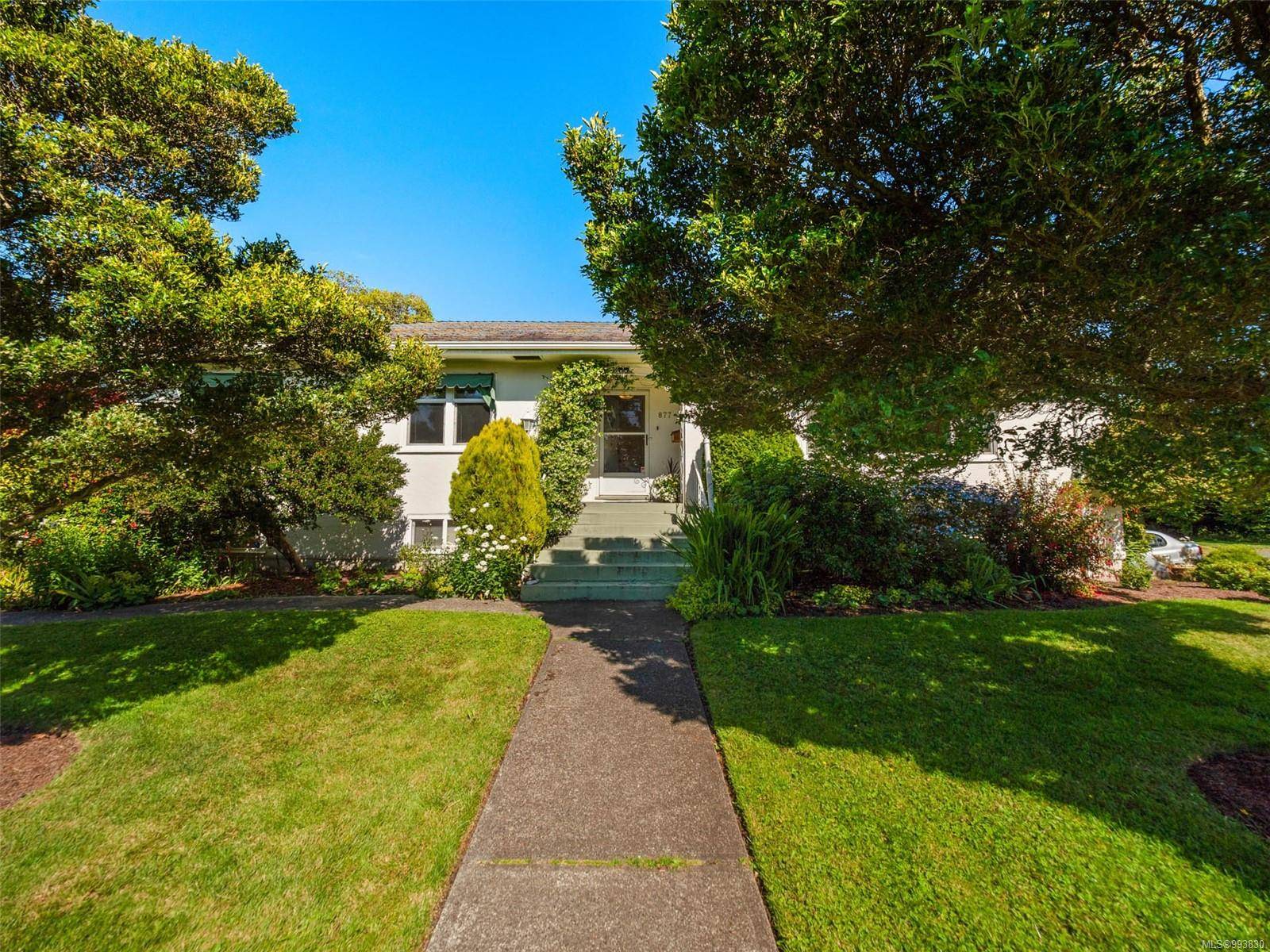 877 Island Rd, Oak Bay, BC V8S 2V1