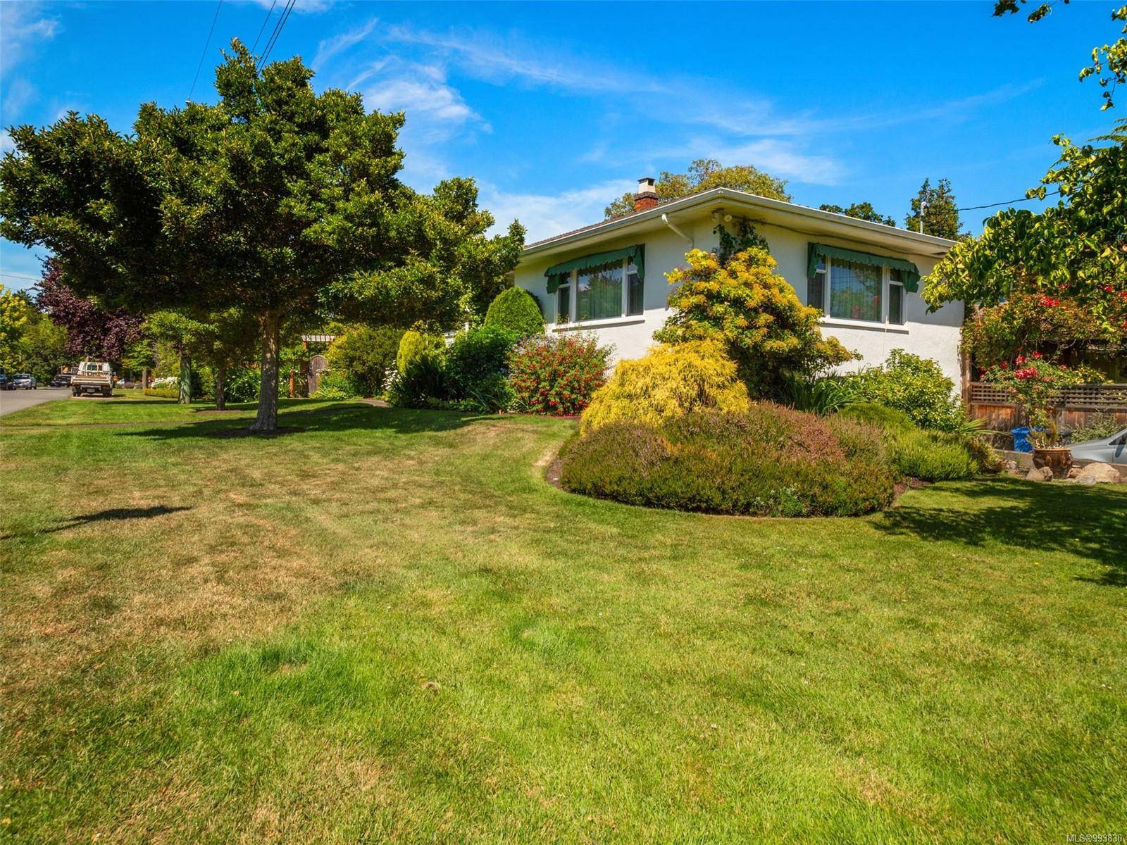 Oak Bay, BC V8S 2V1,877 Island Rd