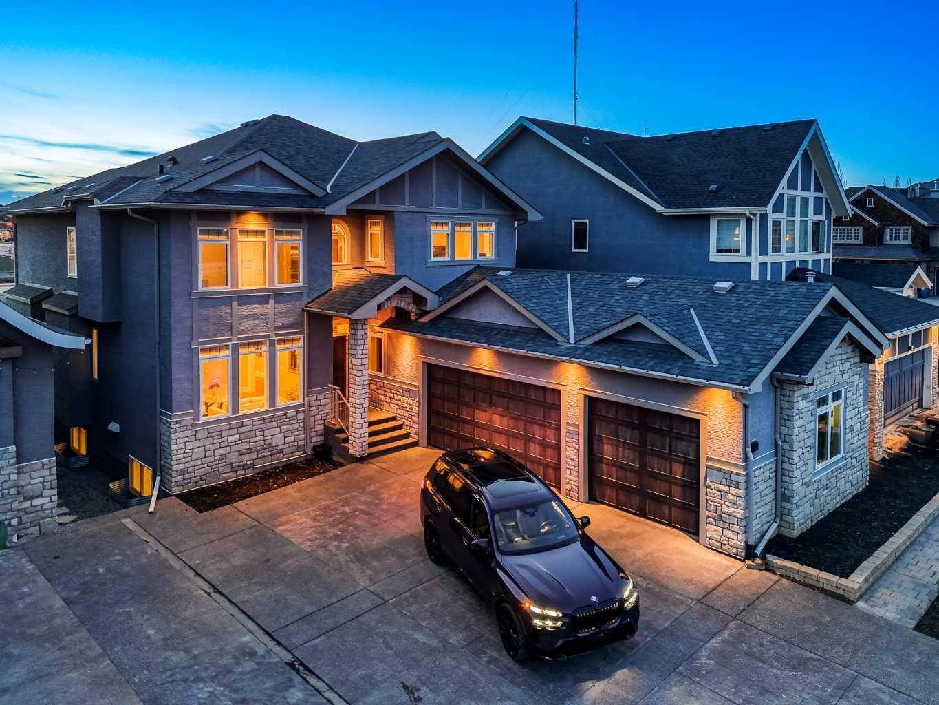 Calgary, AB T3H0W2,11 Westland MNR Southwest