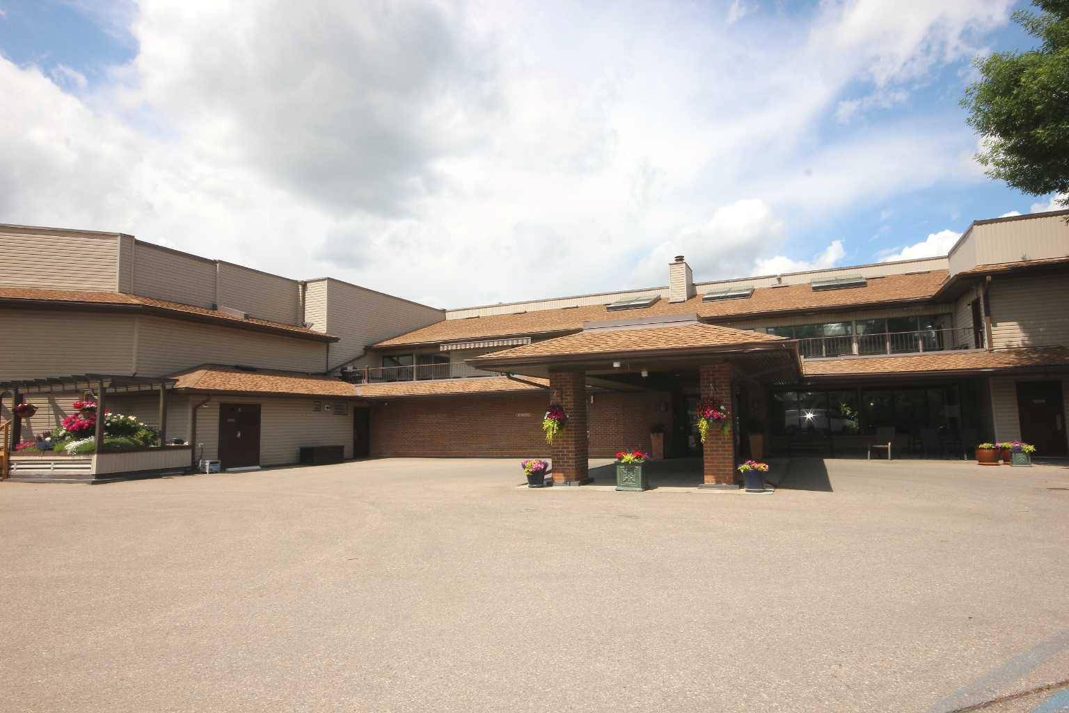 Calgary, AB T2V4X8,2425 90 AVE SW #325